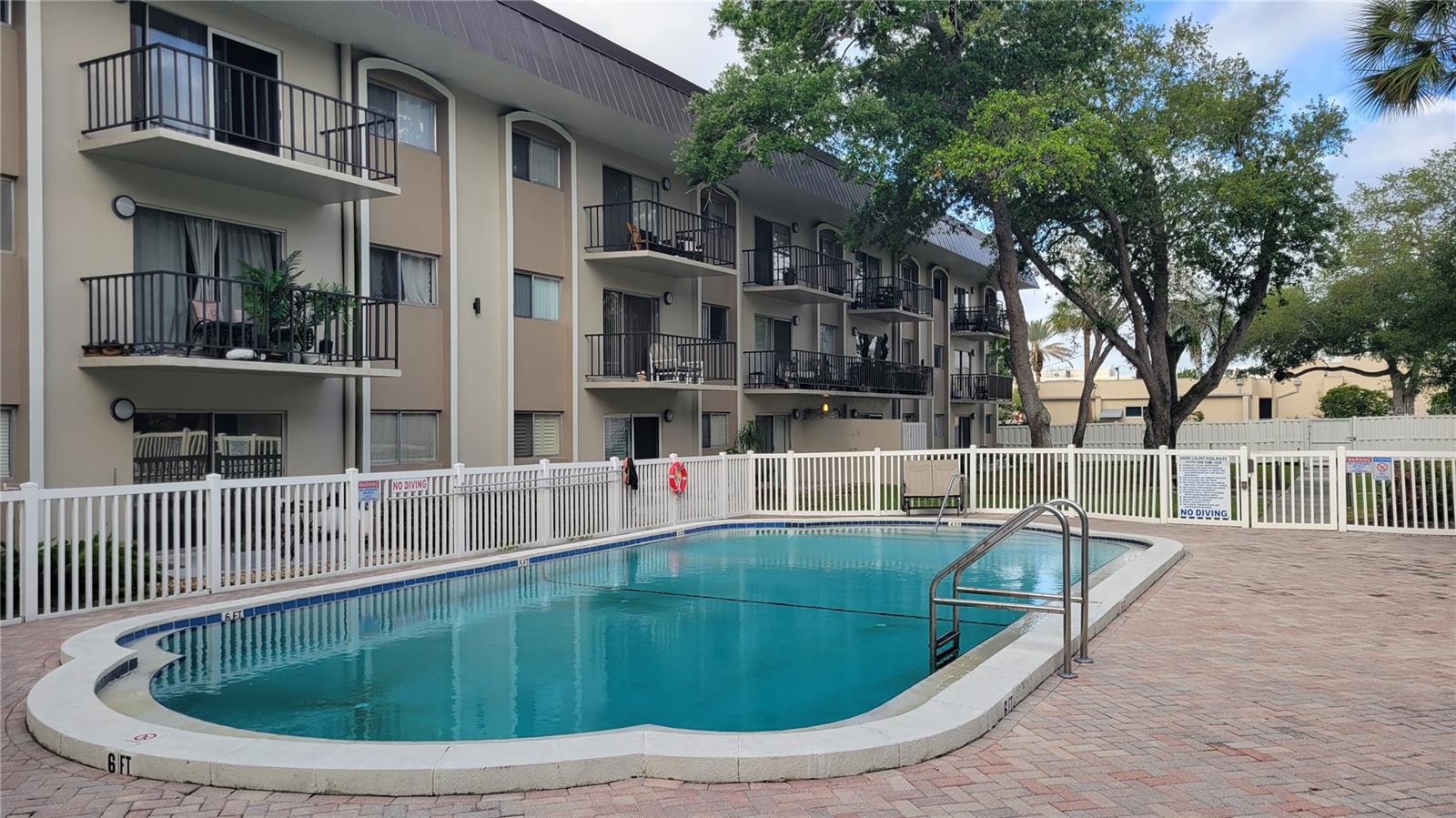 Image 10 of 16 For 4607 Fig Street 203