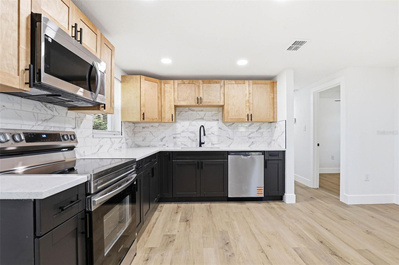 Image 11 of 38 For 3207 Dodge Street