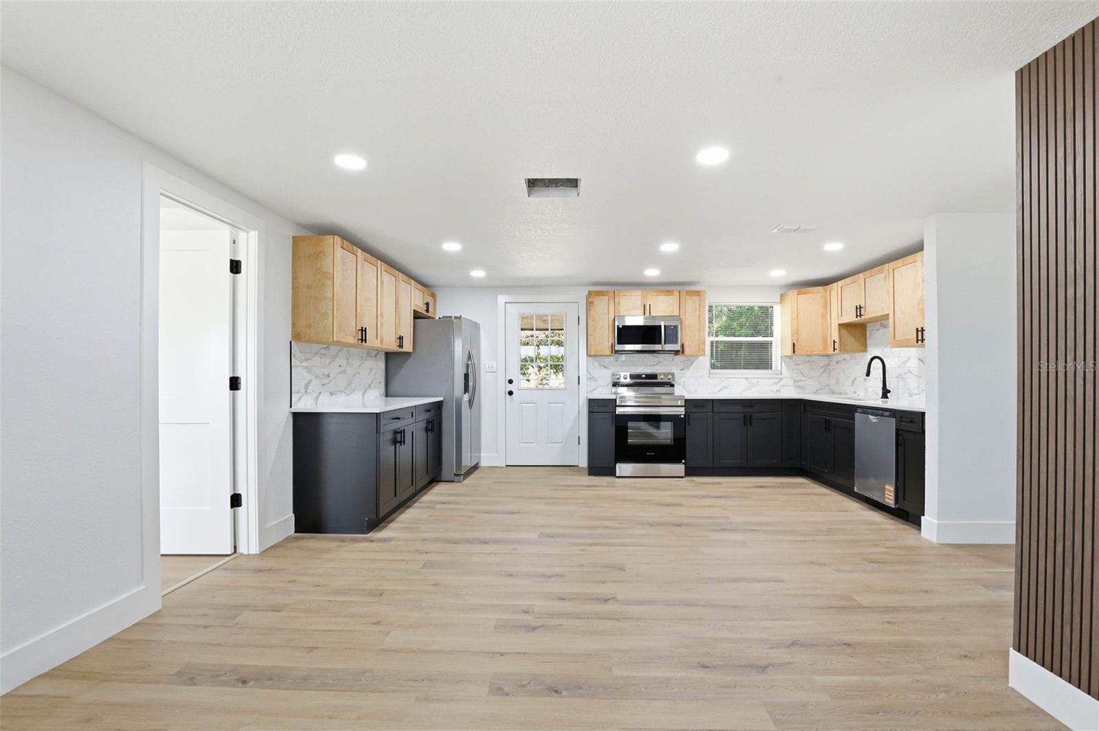 Image 7 of 38 For 3207 Dodge Street