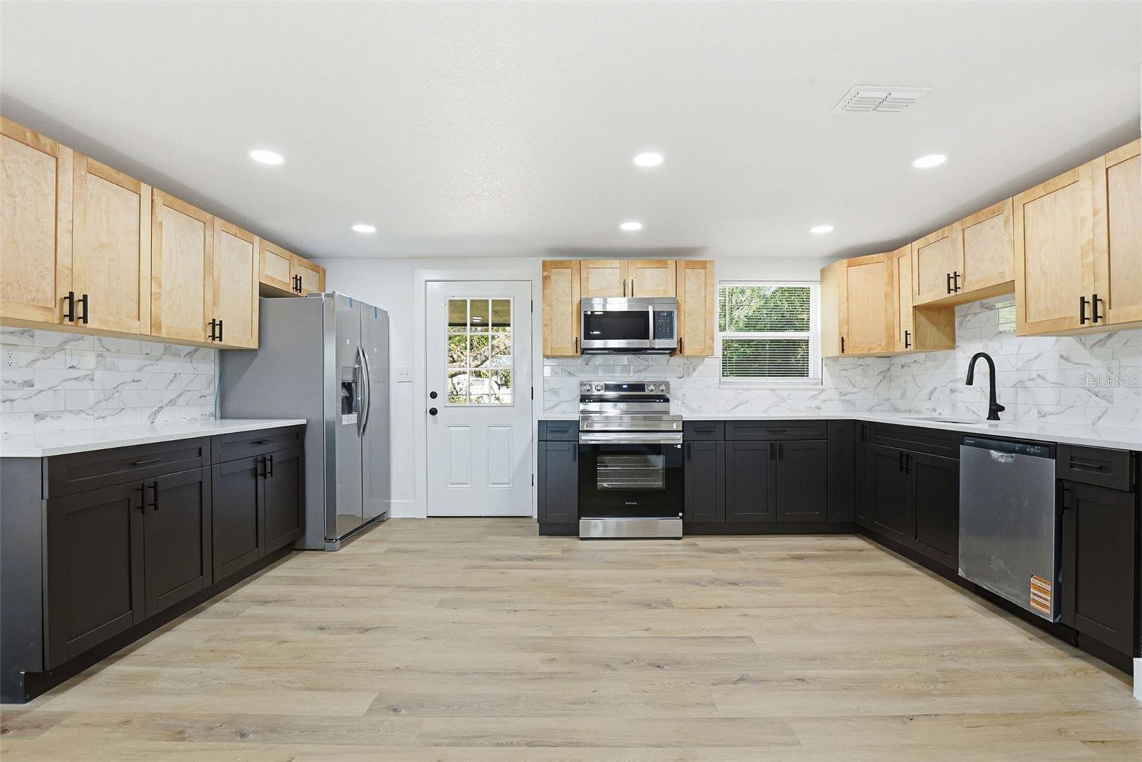 Image 8 of 38 For 3207 Dodge Street