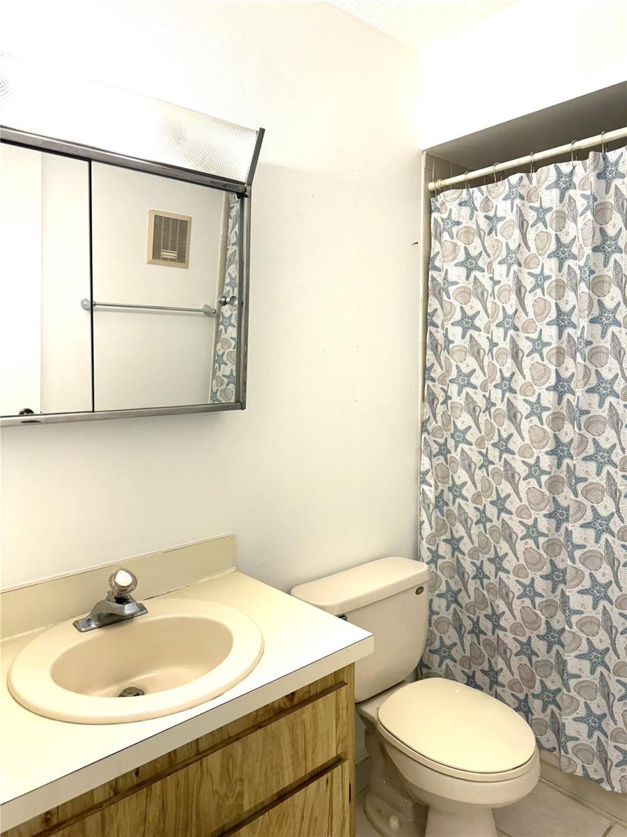 Image 17 of 19 For 13608 Village Drive 8203