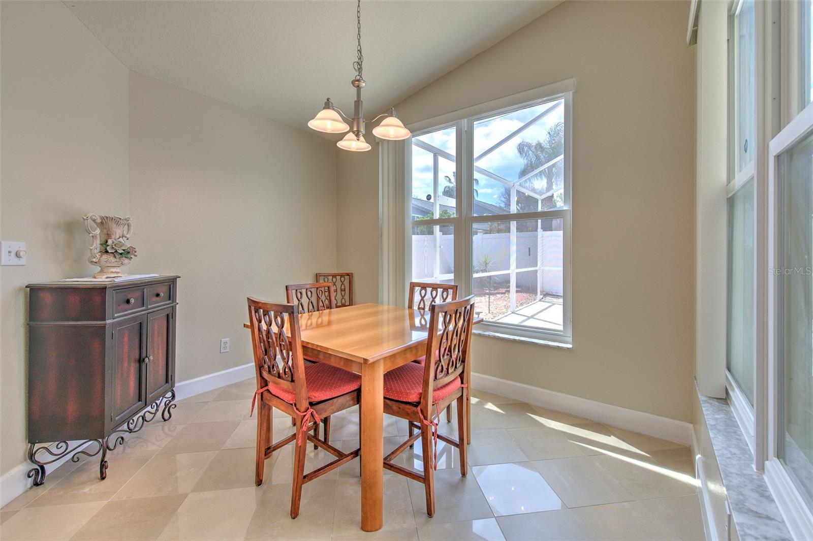 Listing photo id 8 for 2626 Brookville Drive