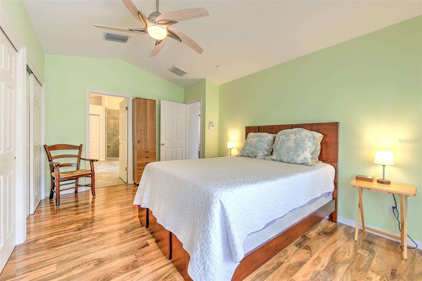 Listing photo id 10 for 2626 Brookville Drive