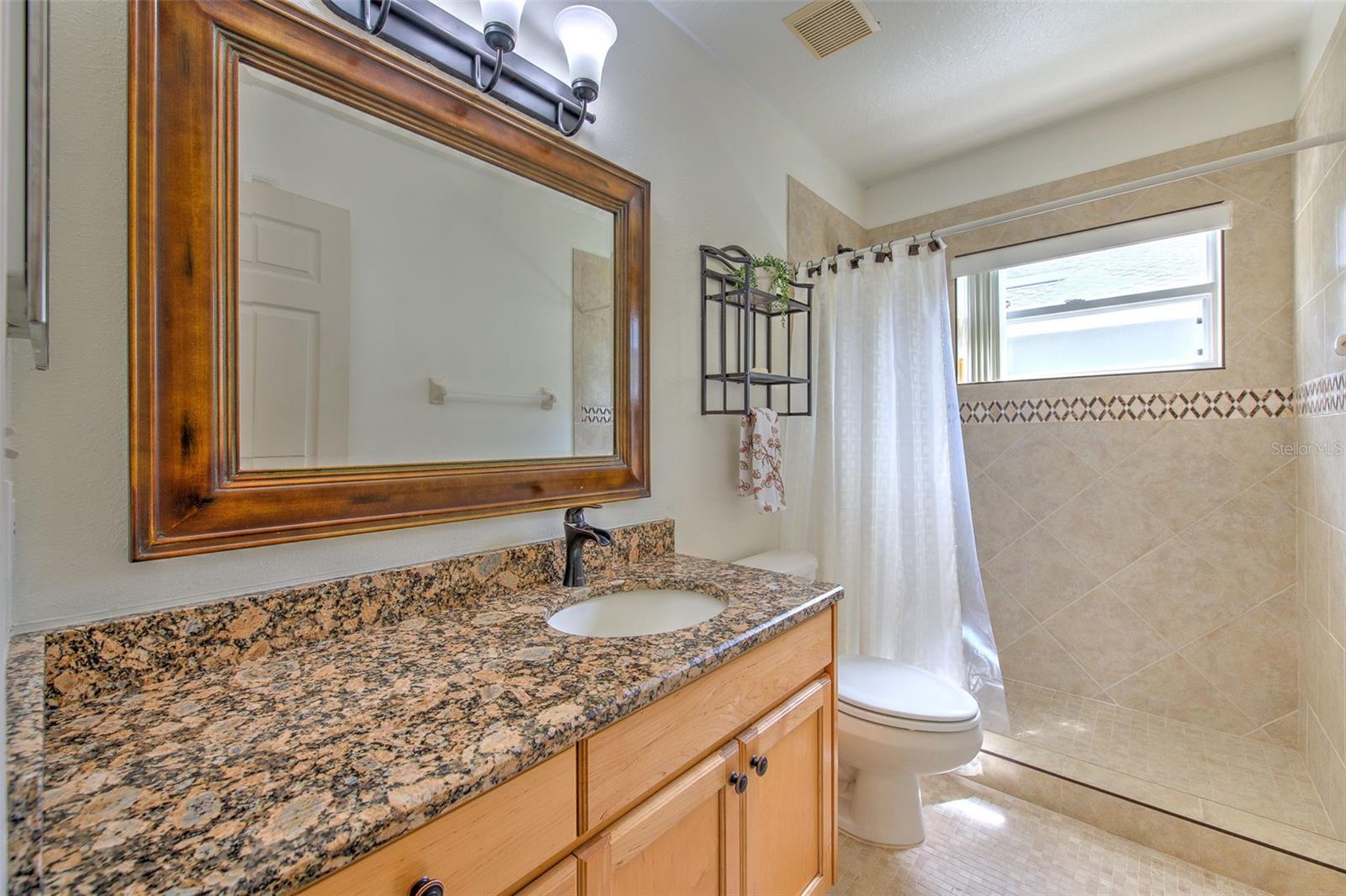 Listing photo id 14 for 2626 Brookville Drive