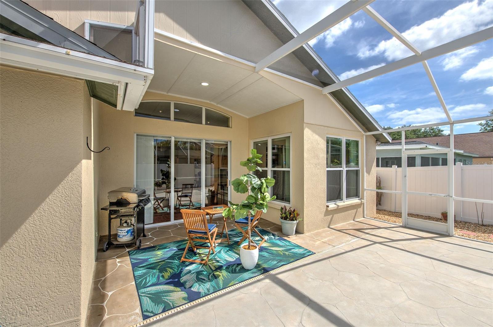 Listing photo id 16 for 2626 Brookville Drive