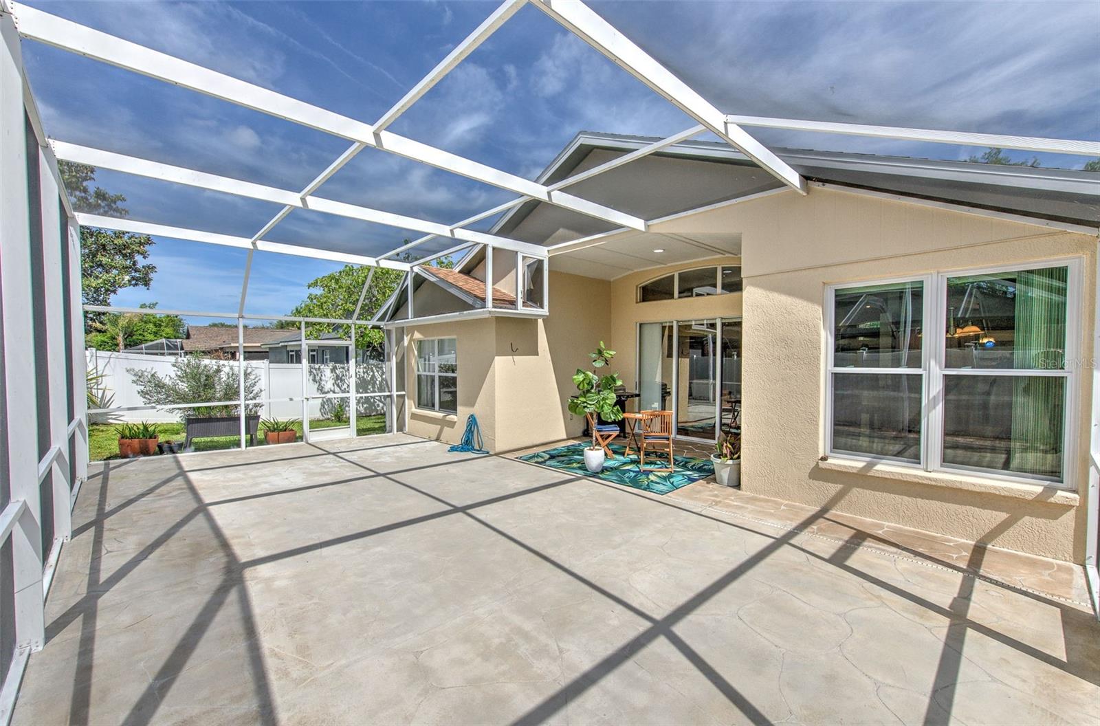 Listing photo id 17 for 2626 Brookville Drive