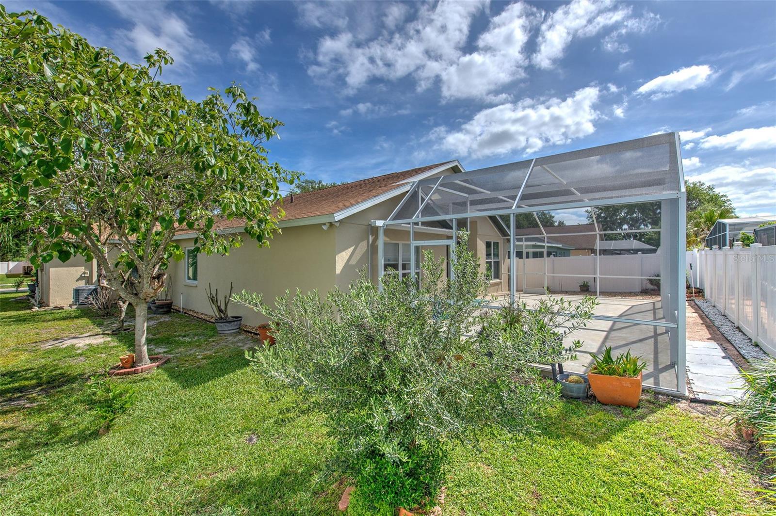 Listing photo id 18 for 2626 Brookville Drive