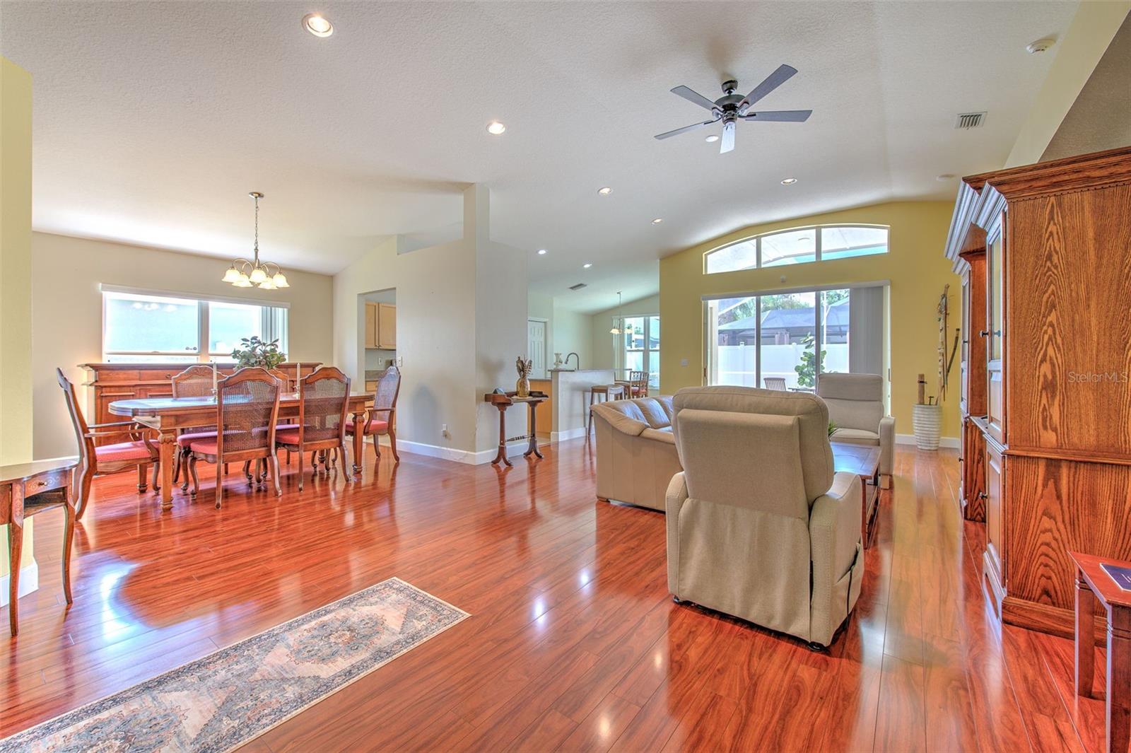 Listing photo id 2 for 2626 Brookville Drive