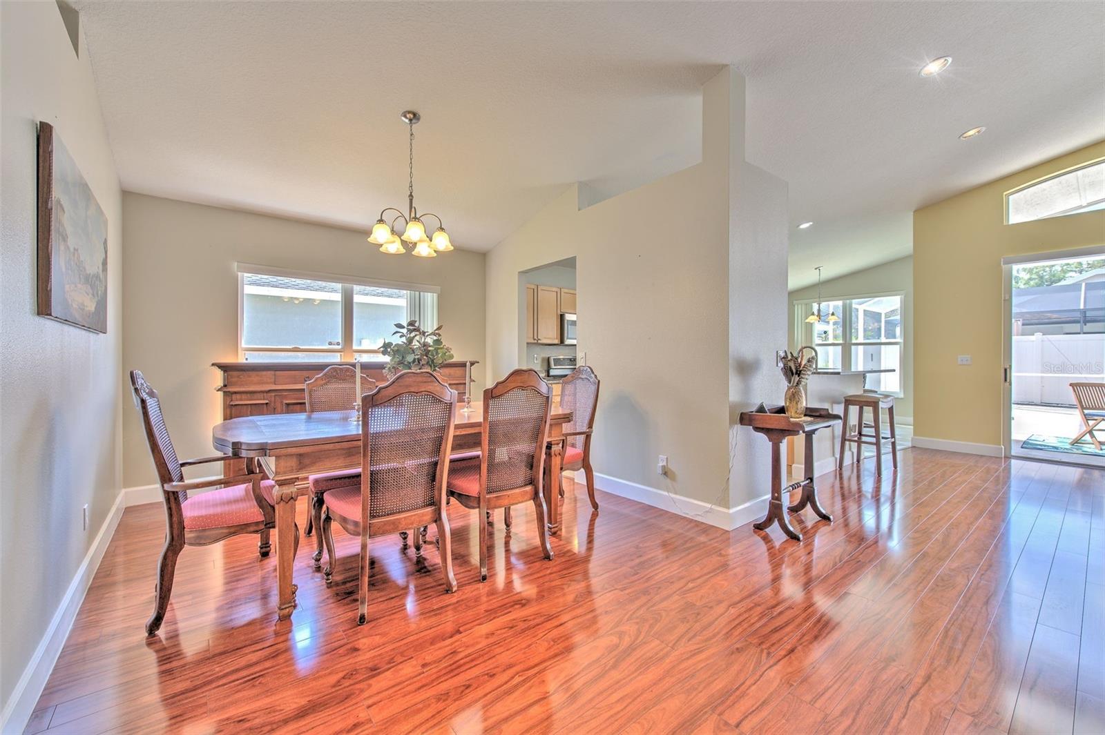 Listing photo id 3 for 2626 Brookville Drive