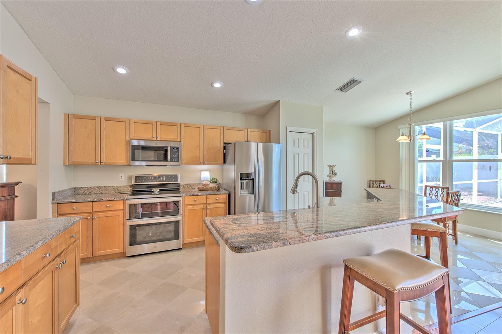 Listing photo id 5 for 2626 Brookville Drive