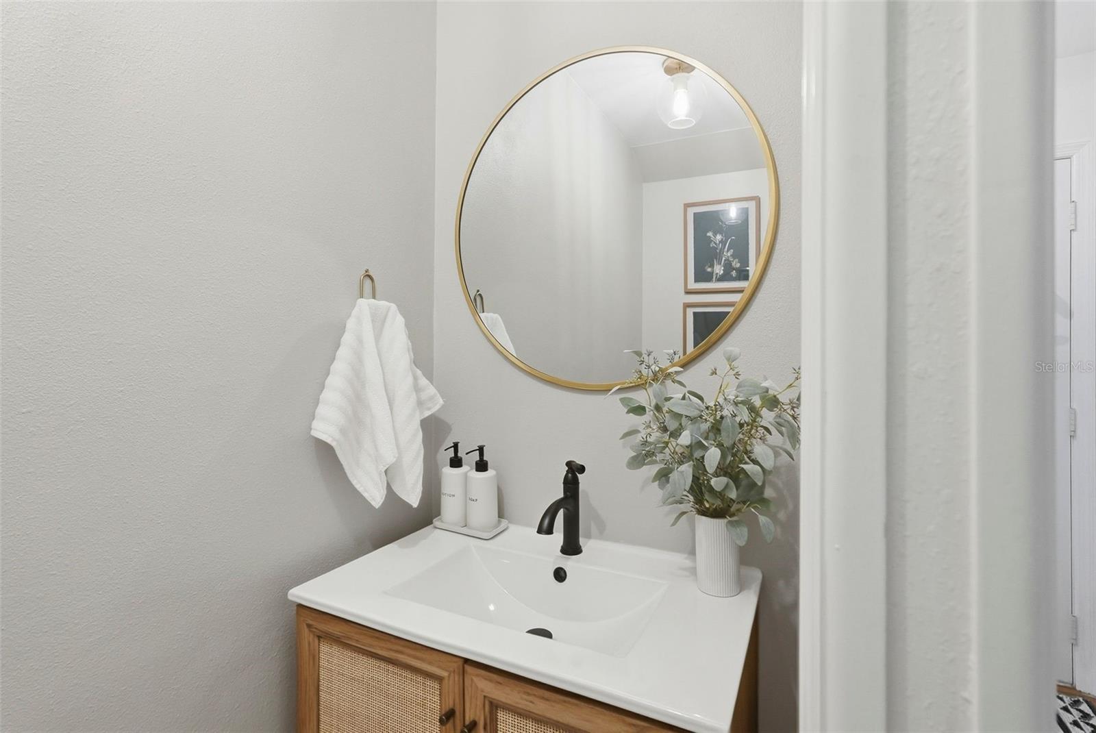 Image 11 of 36 For 606 Glen Avenue 11