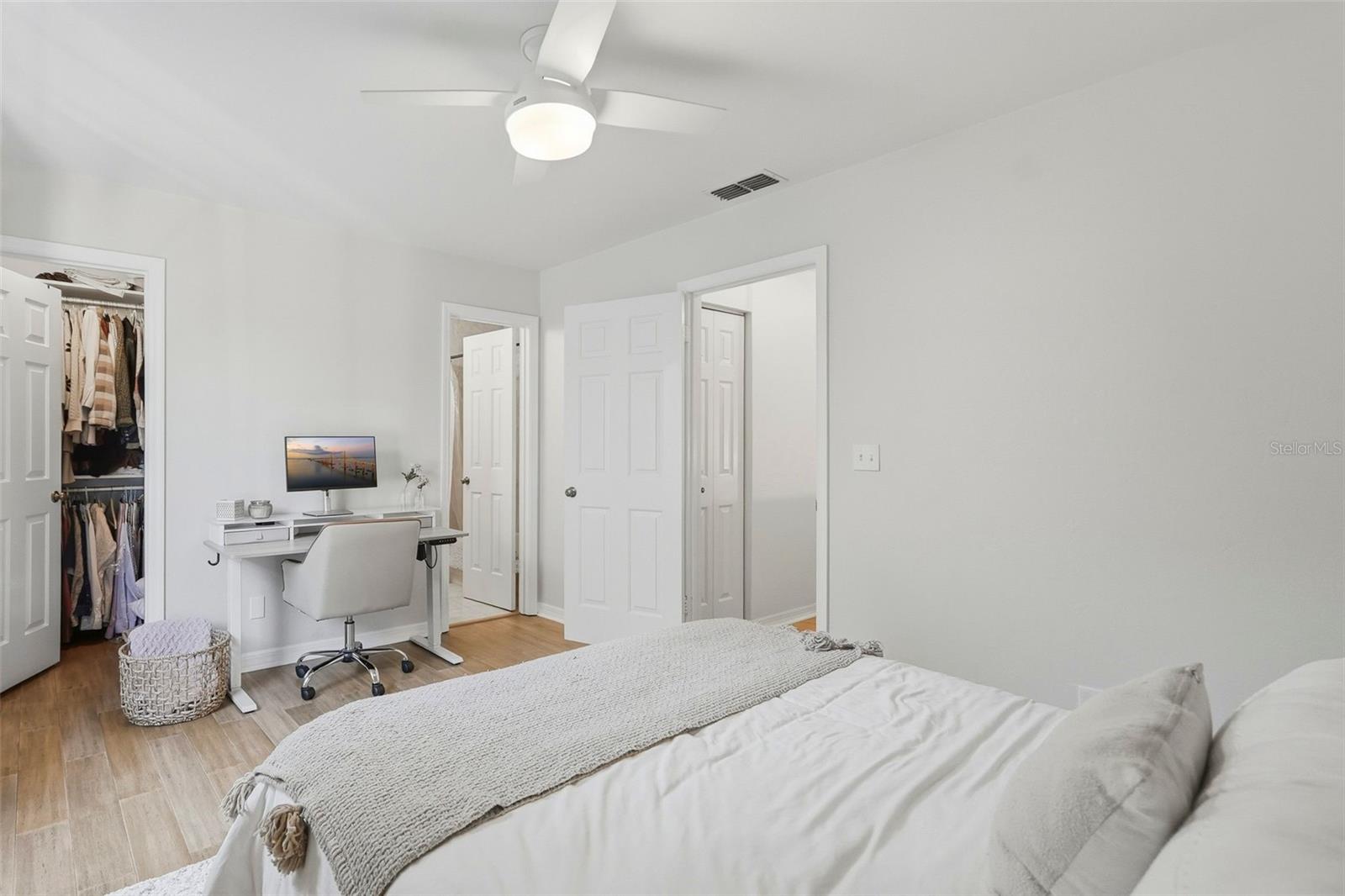 Image 21 of 36 For 606 Glen Avenue 11