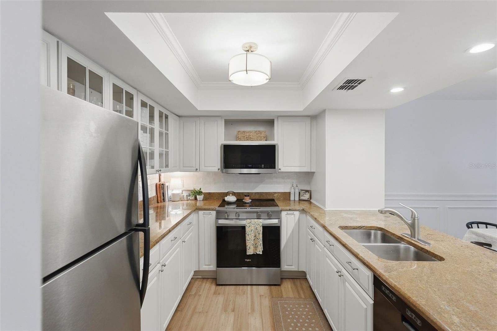 Image 6 of 36 For 606 Glen Avenue 11