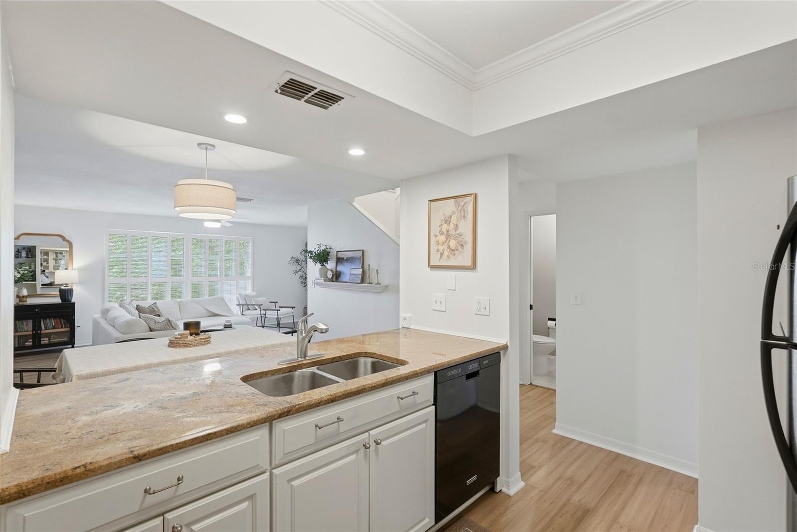 Image 8 of 36 For 606 Glen Avenue 11