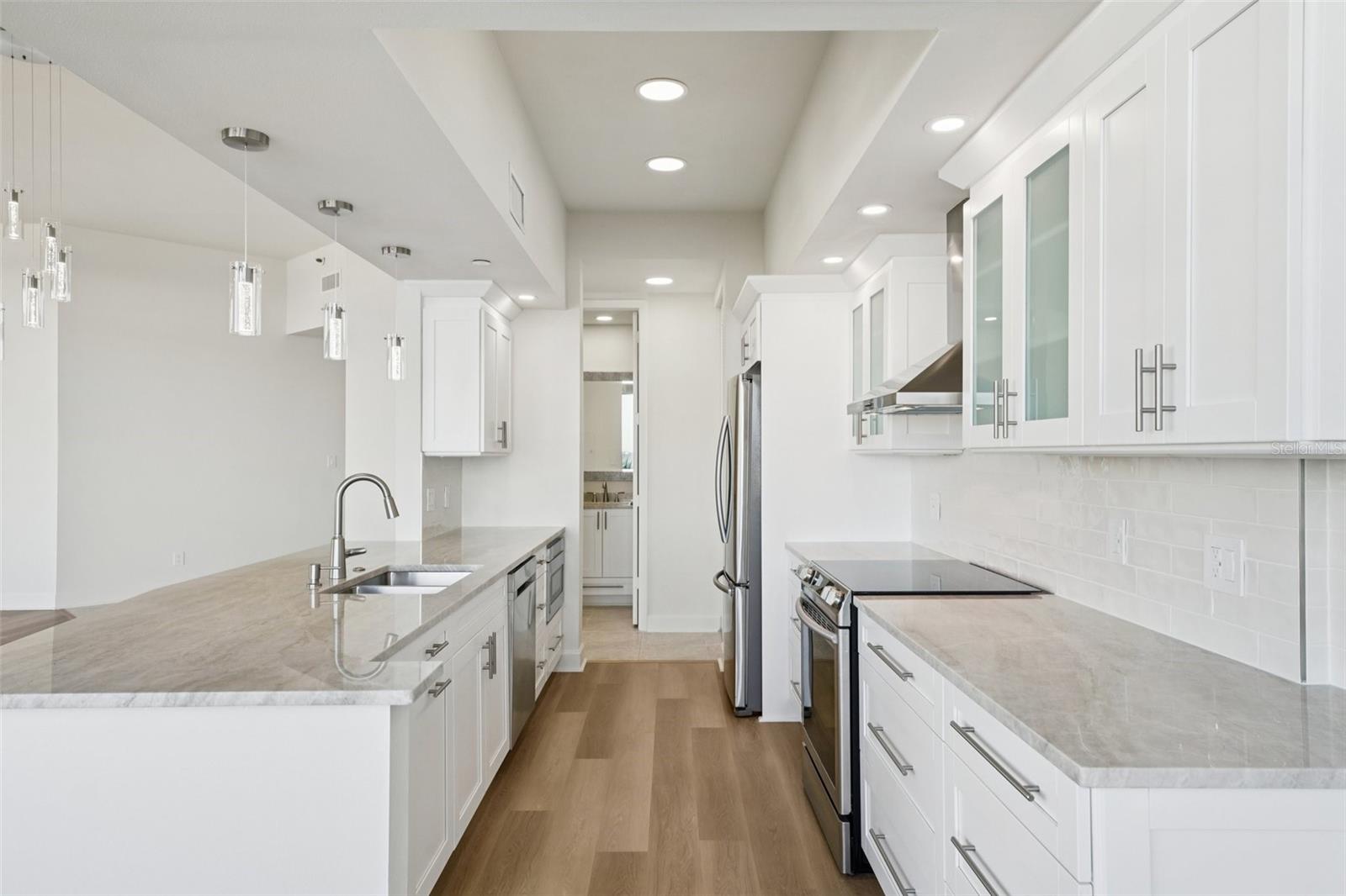 Image 11 of 50 For 1520 Gulf Boulevard 202