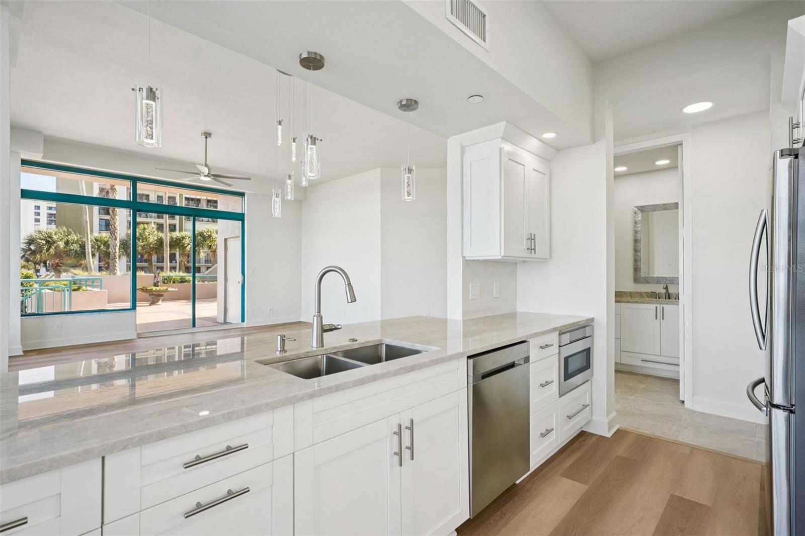 Image 12 of 50 For 1520 Gulf Boulevard 202