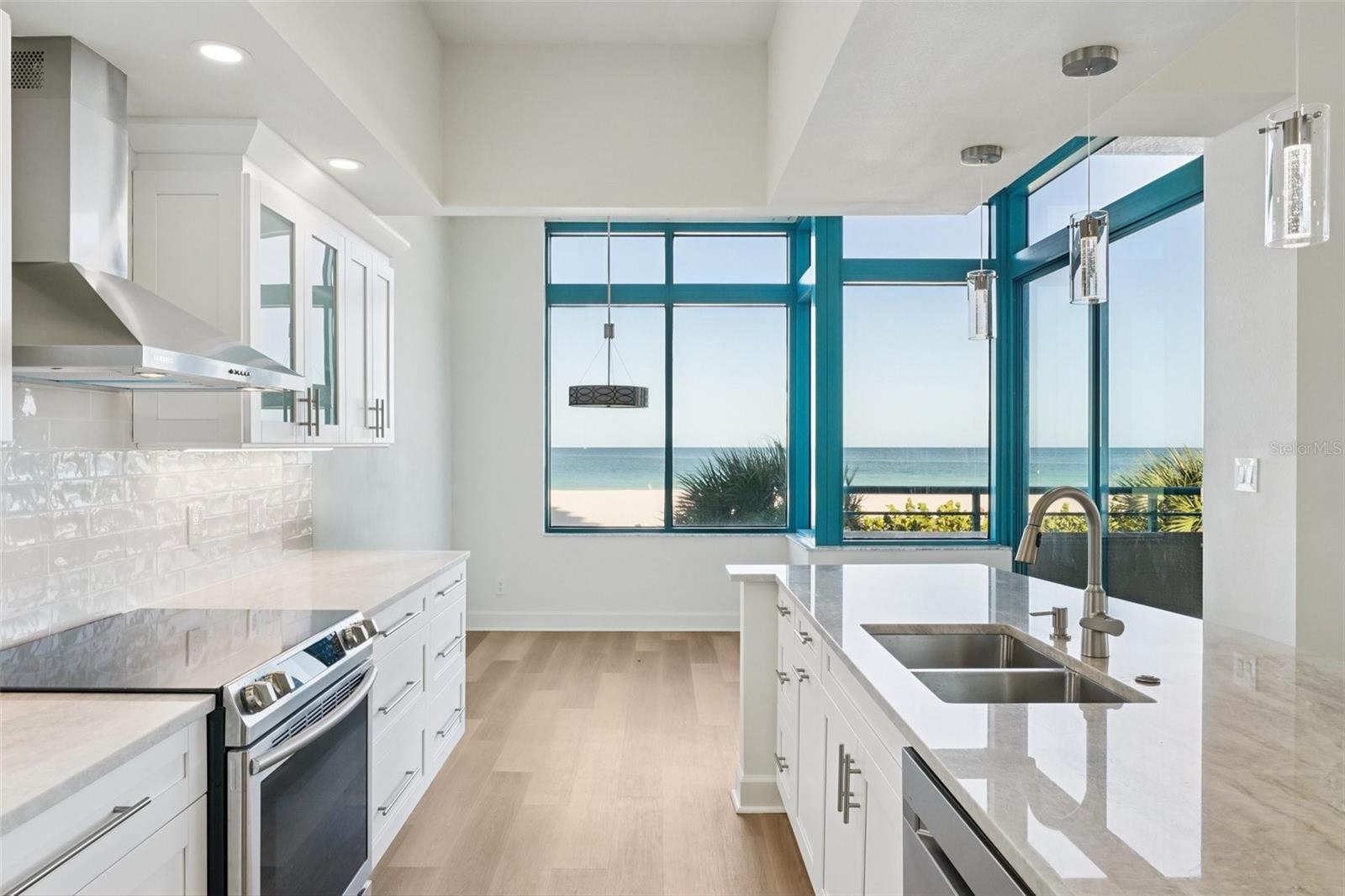 Image 13 of 50 For 1520 Gulf Boulevard 202