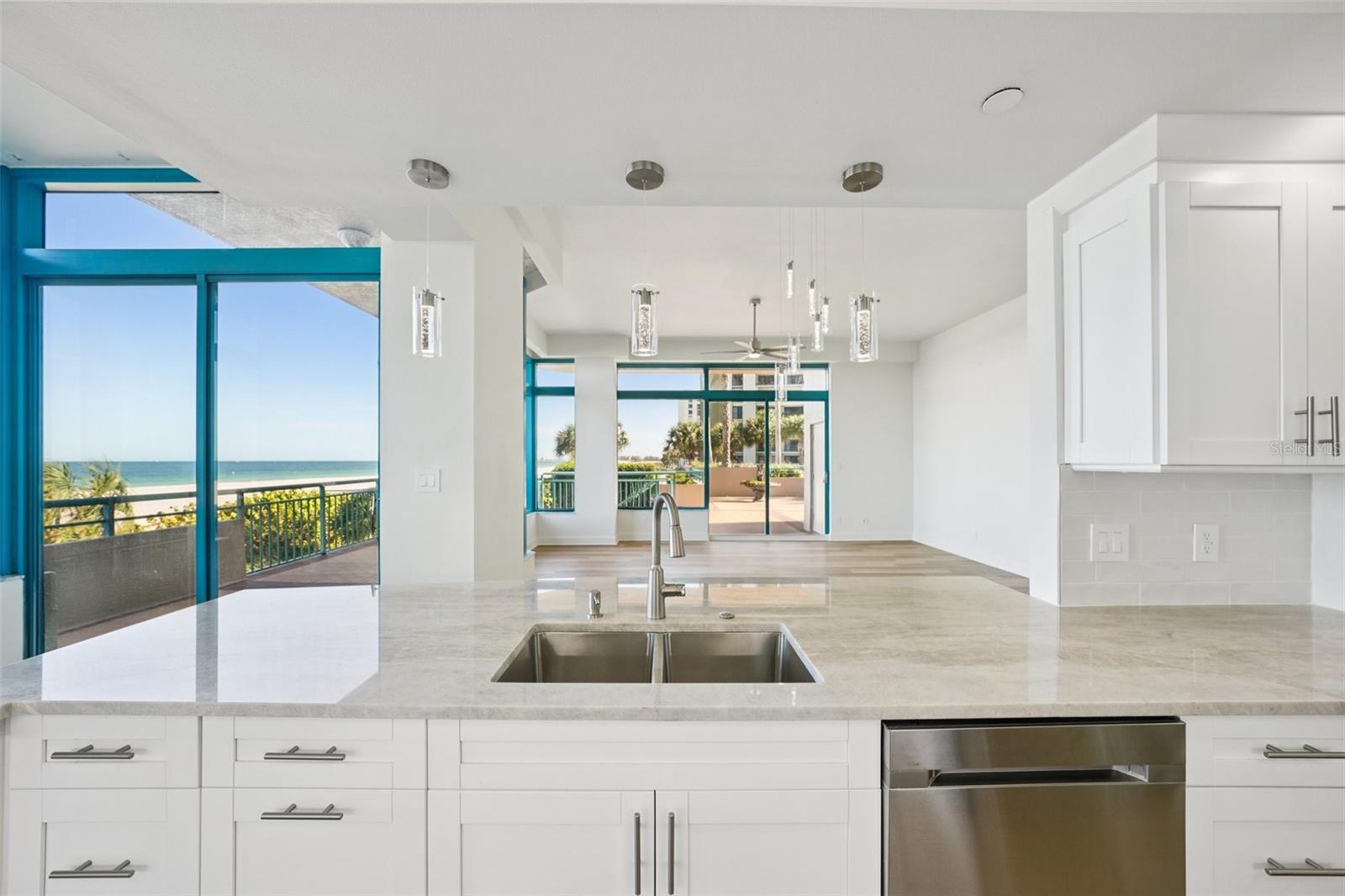 Image 14 of 50 For 1520 Gulf Boulevard 202