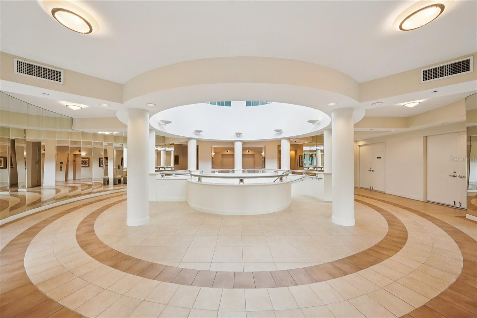 Image 44 of 50 For 1520 Gulf Boulevard 202