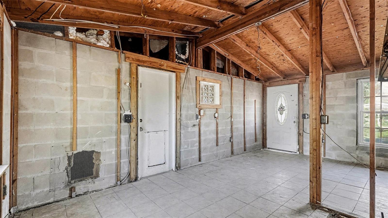 Image 6 of 27 For 3851 Sandpiper Terrace