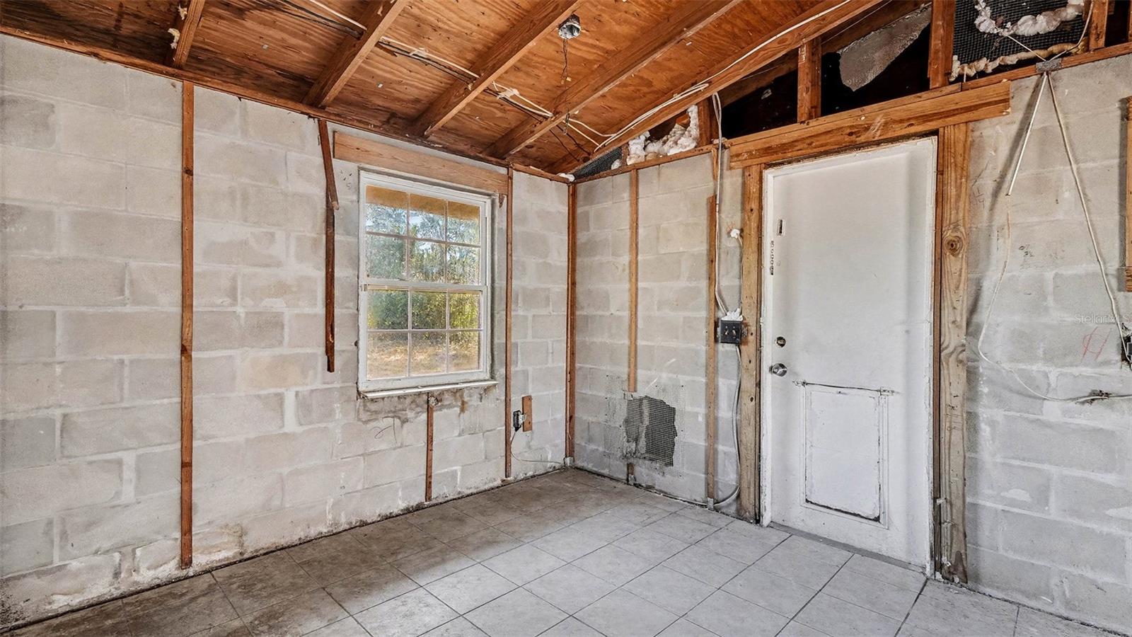 Image 9 of 27 For 3851 Sandpiper Terrace