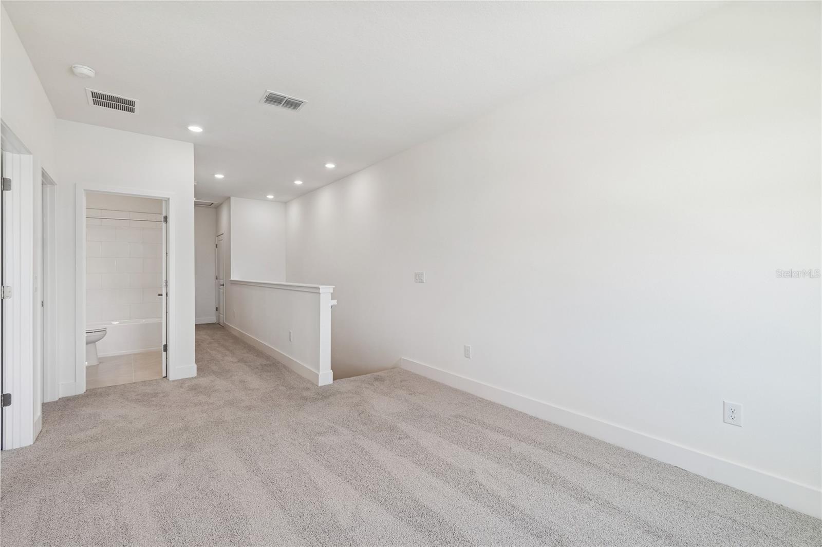 Image 17 of 43 For 10724 Oak Bend Drive