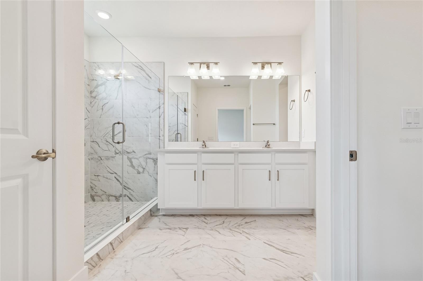 Image 22 of 43 For 10724 Oak Bend Drive