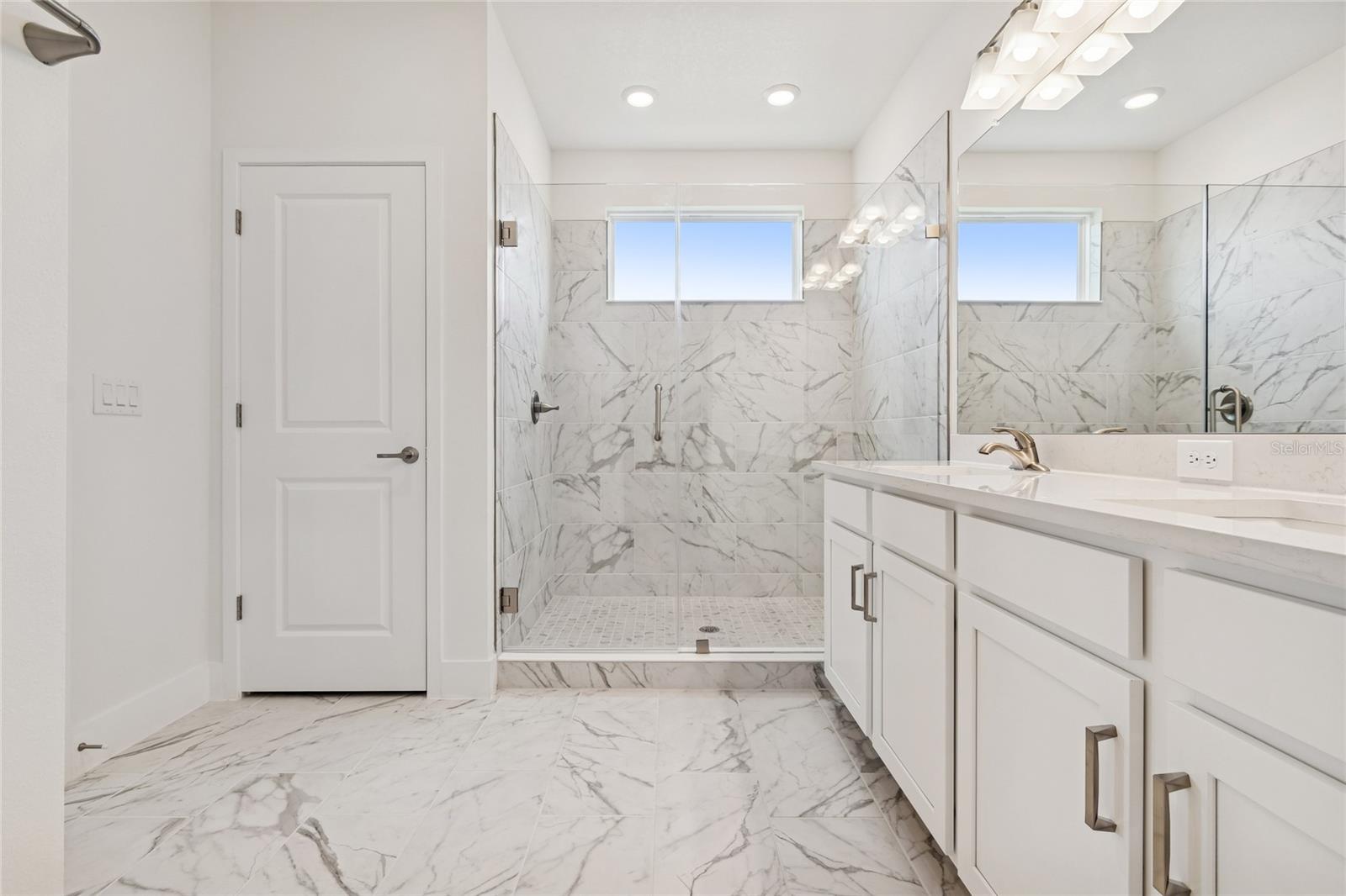 Image 23 of 43 For 10724 Oak Bend Drive