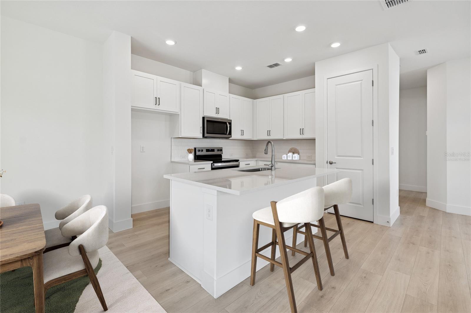 Image 4 of 43 For 10724 Oak Bend Drive