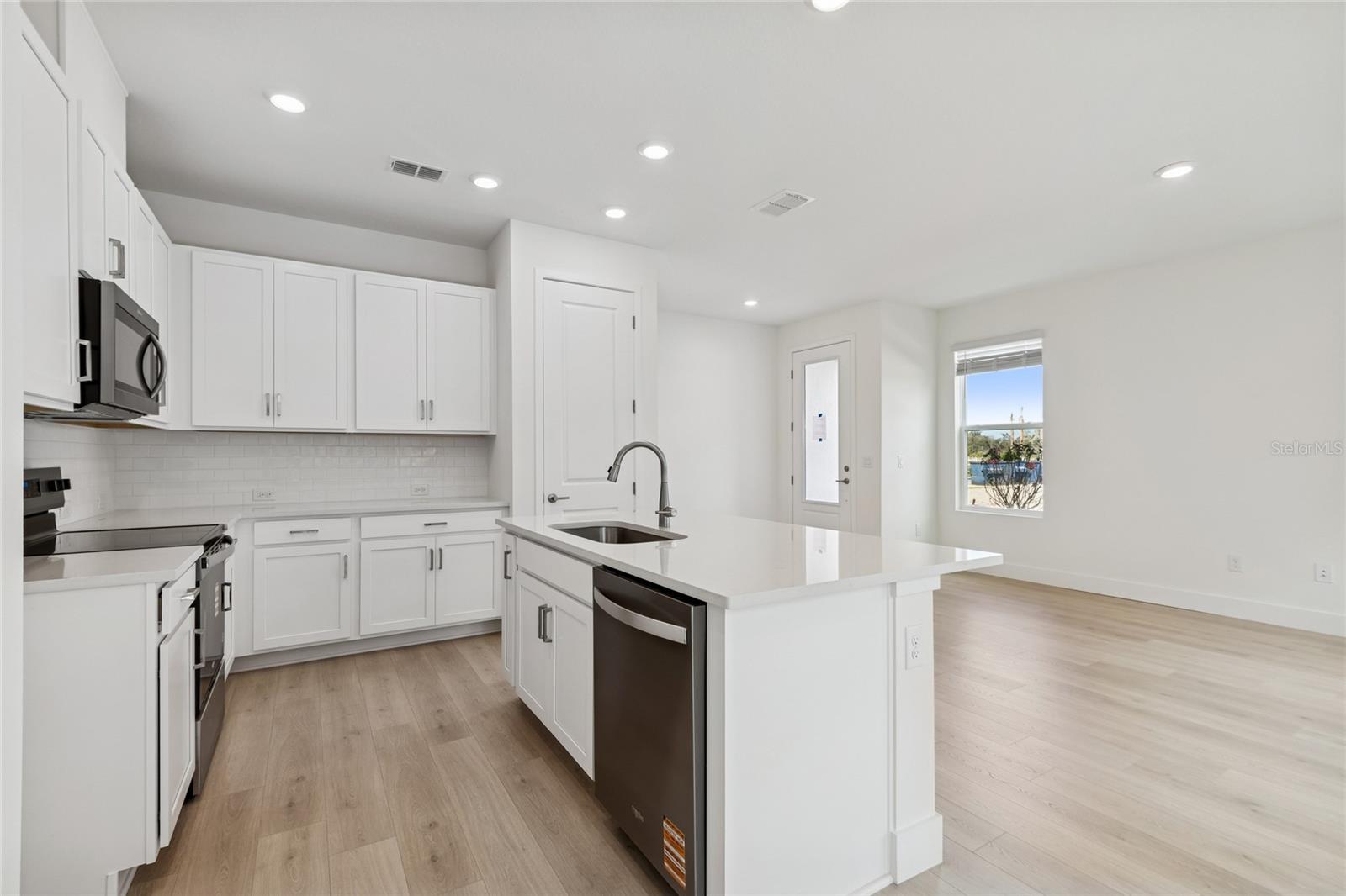 Image 8 of 43 For 10724 Oak Bend Drive