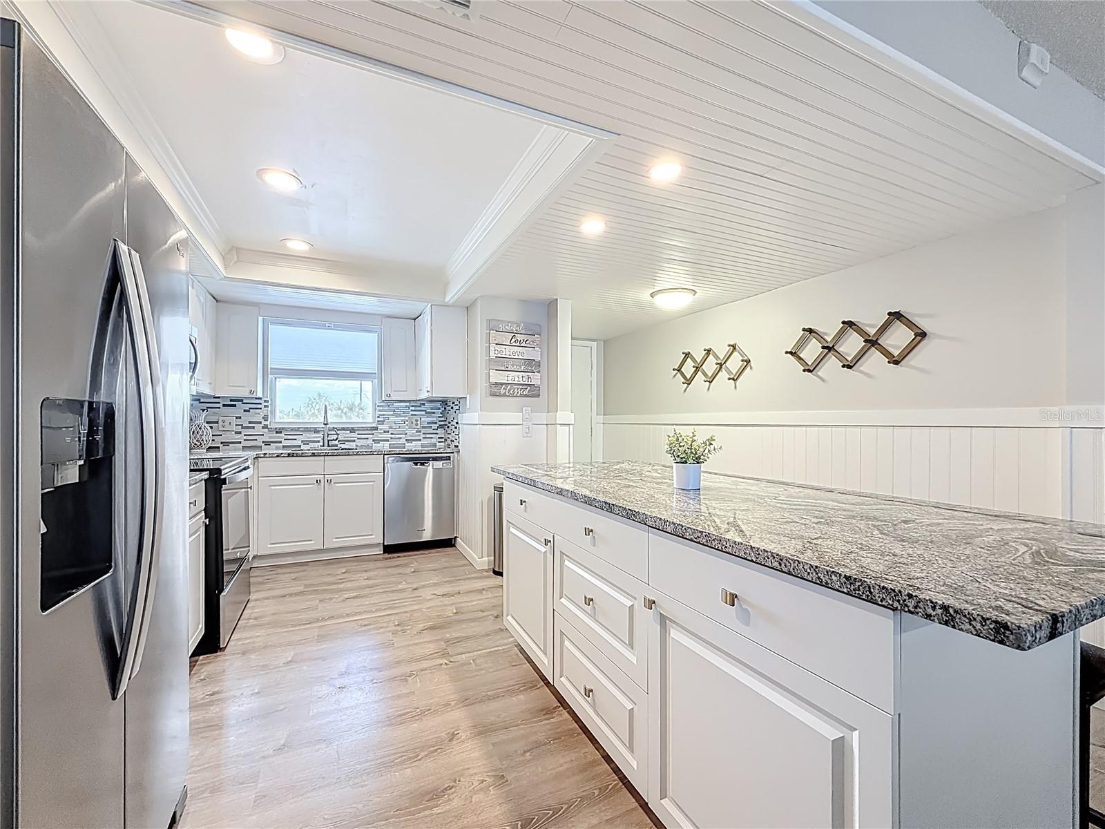 Image 11 of 46 For 5575 Gulf Boulevard 225