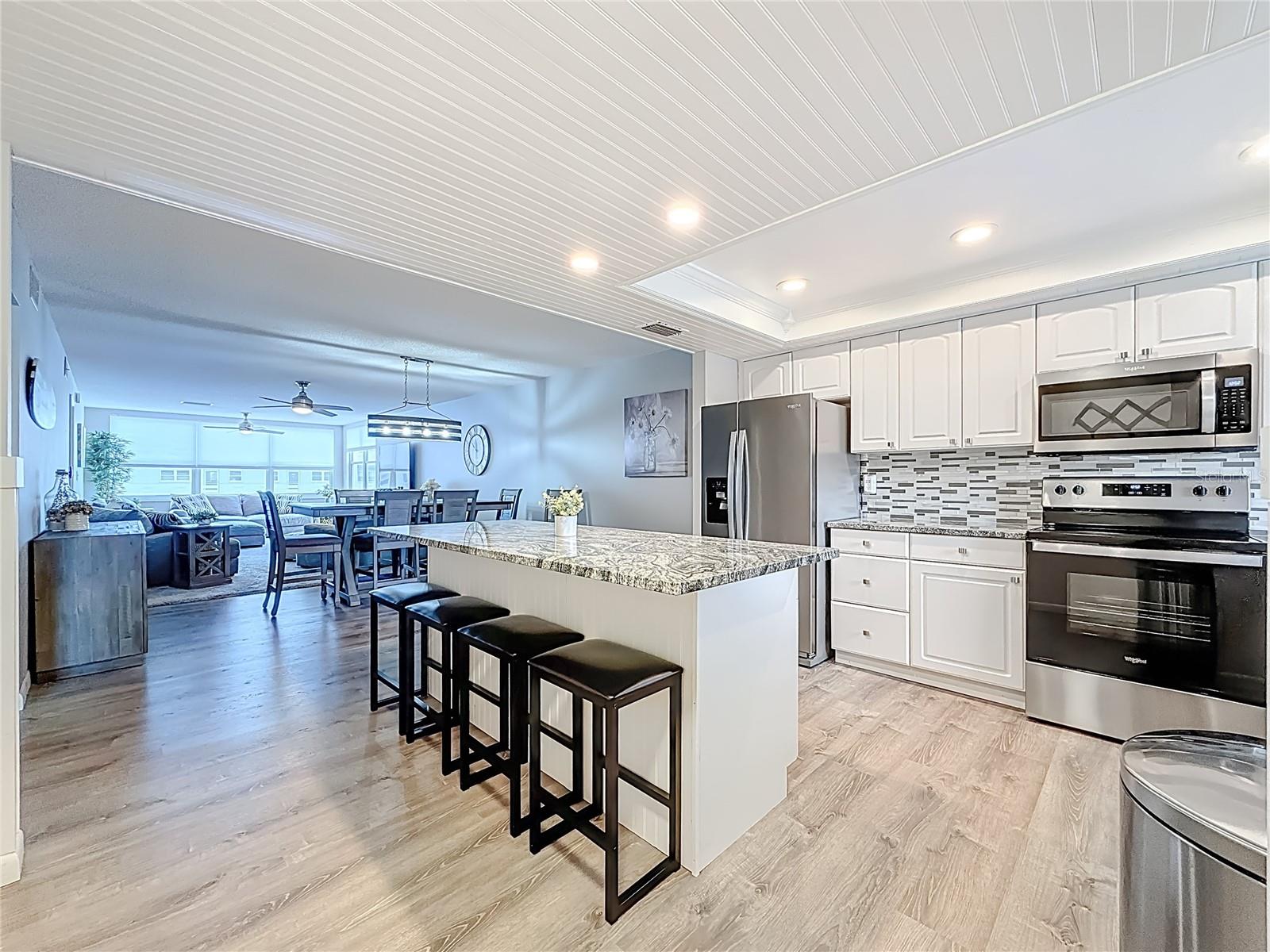 Image 14 of 46 For 5575 Gulf Boulevard 225