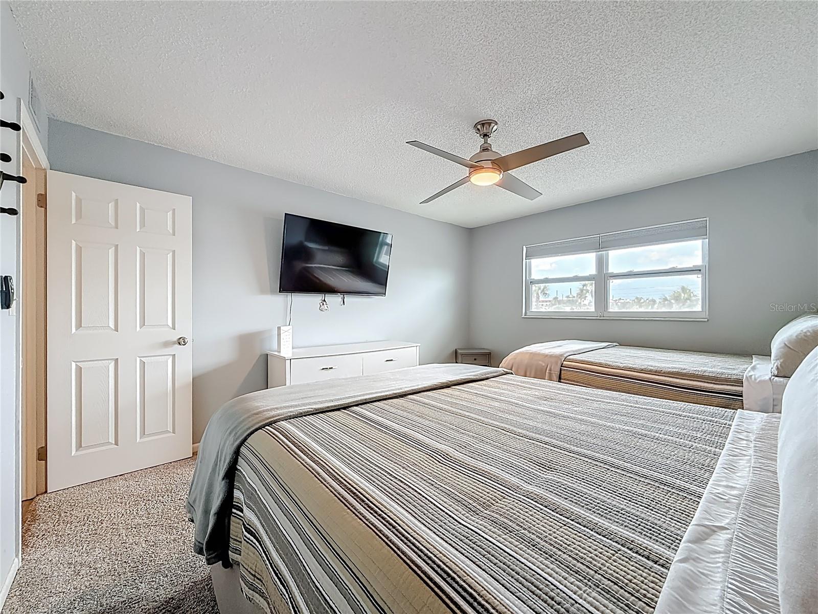 Image 21 of 46 For 5575 Gulf Boulevard 225