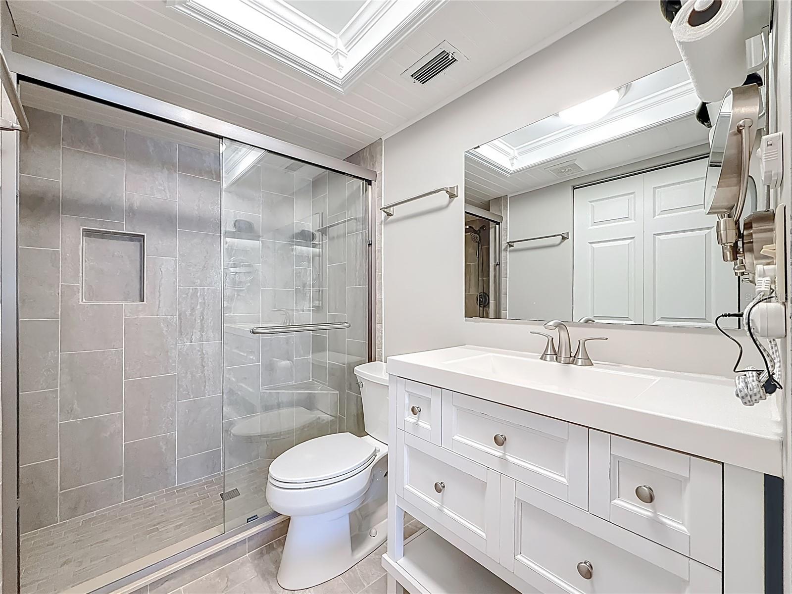 Image 35 of 46 For 5575 Gulf Boulevard 225