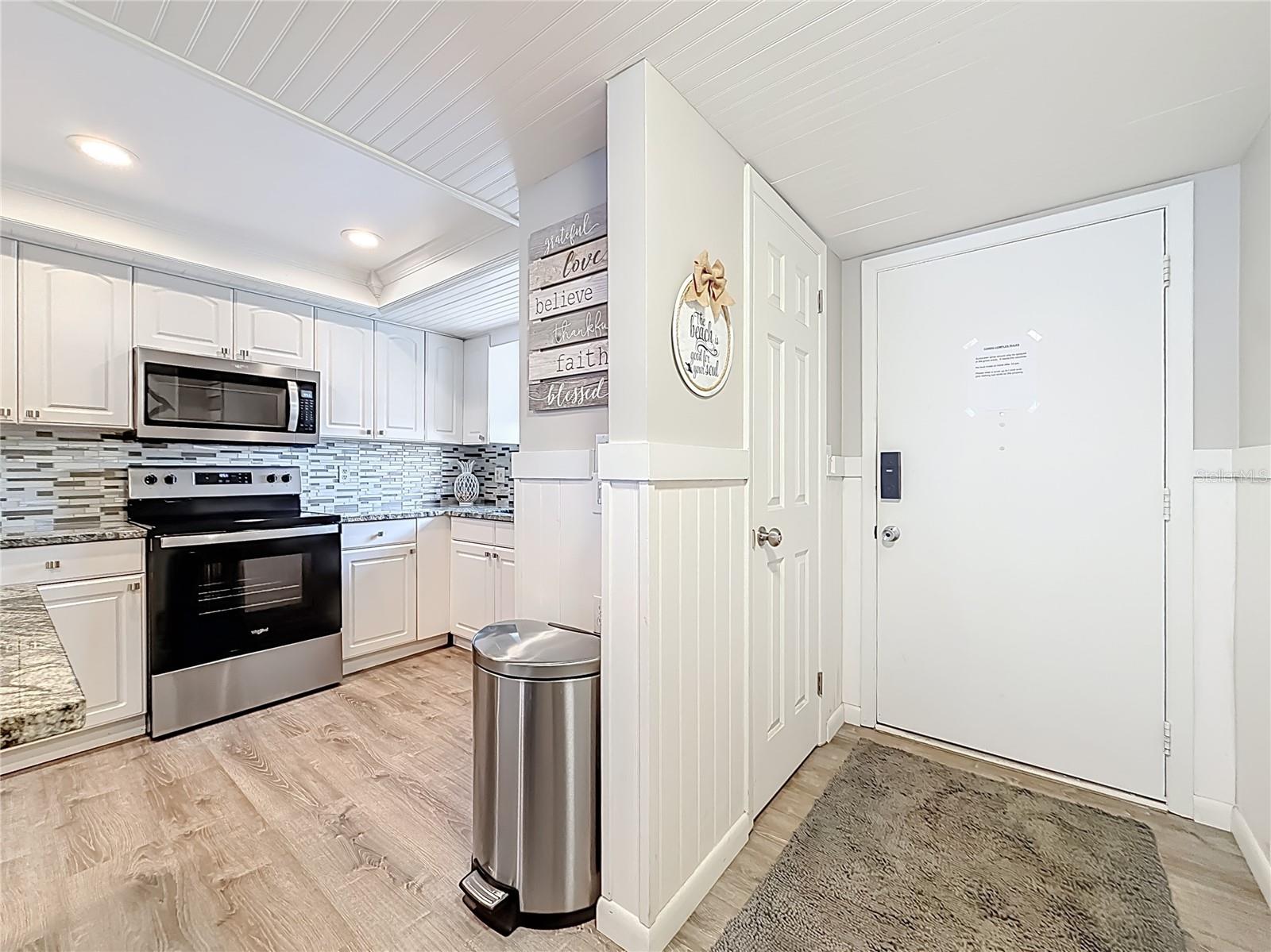 Image 8 of 46 For 5575 Gulf Boulevard 225