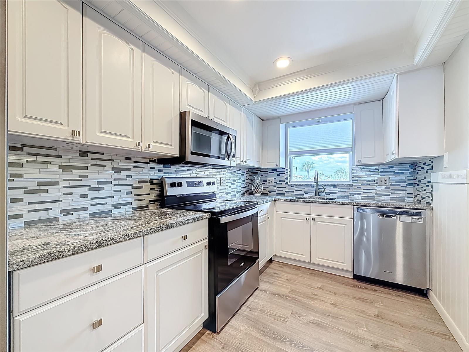 Image 9 of 46 For 5575 Gulf Boulevard 225