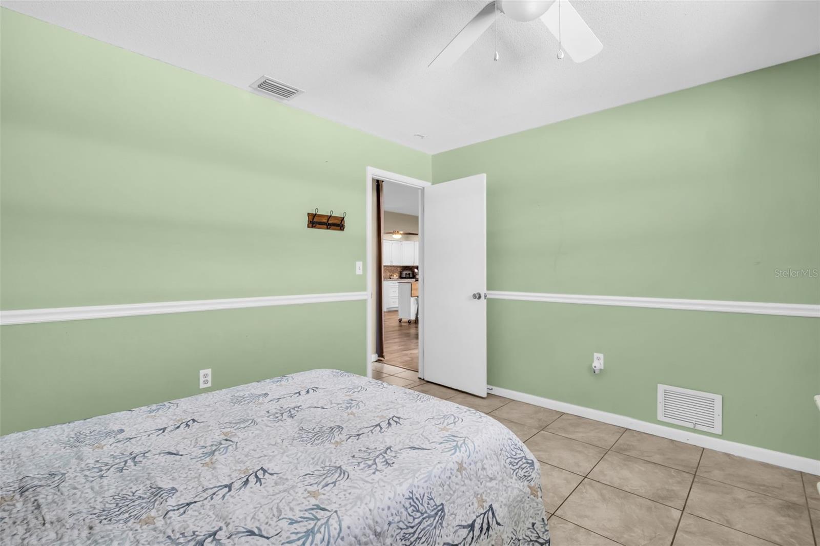 Image 29 of 56 For 1505 Michigan Avenue