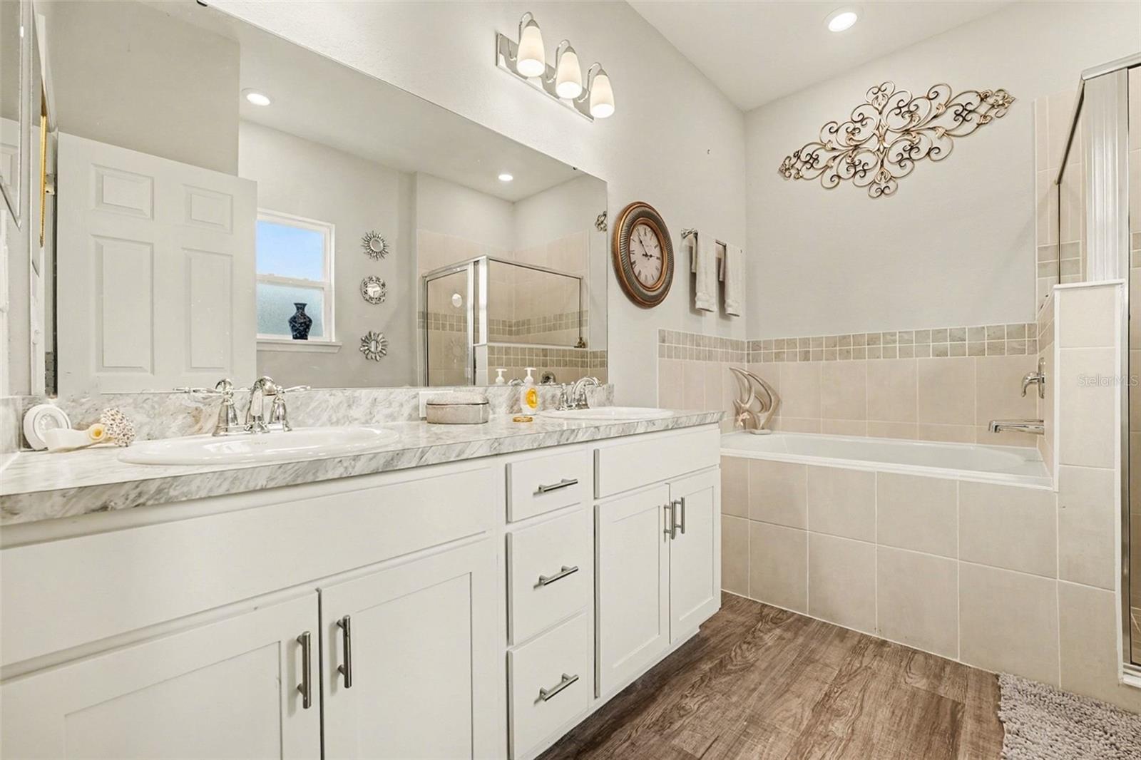 Image 24 of 25 For 1126 Second Drive