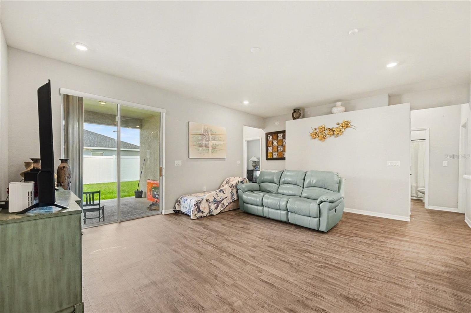 Image 6 of 25 For 1126 Second Drive