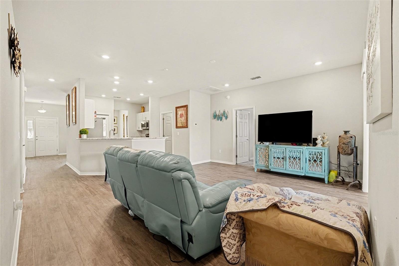 Image 7 of 25 For 1126 Second Drive