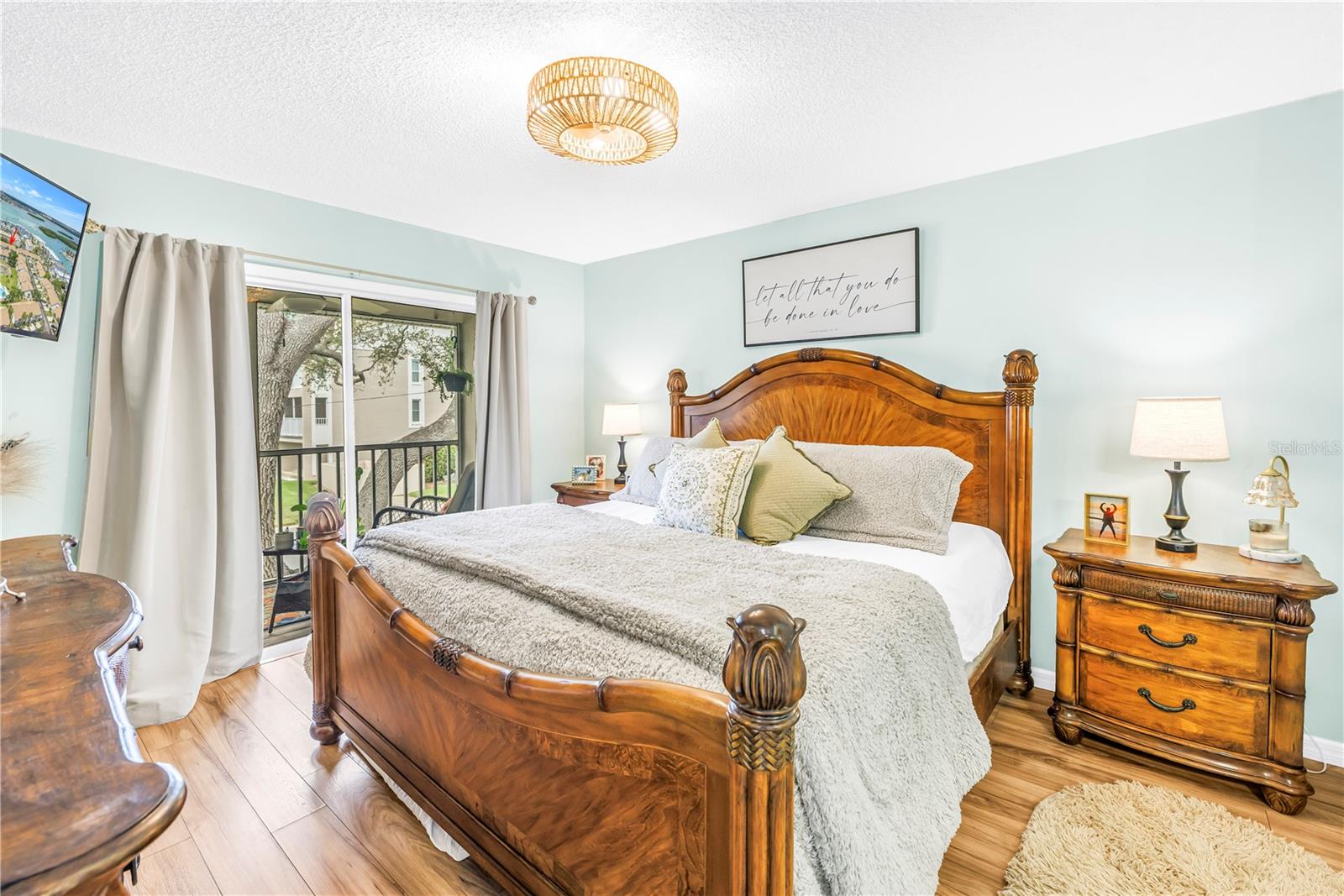 Image 16 of 46 For 228 Sun Vista Court N 70