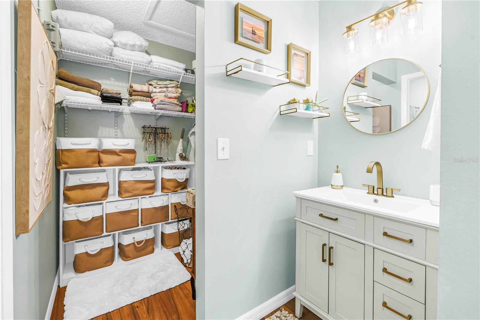 Image 18 of 46 For 228 Sun Vista Court N 70