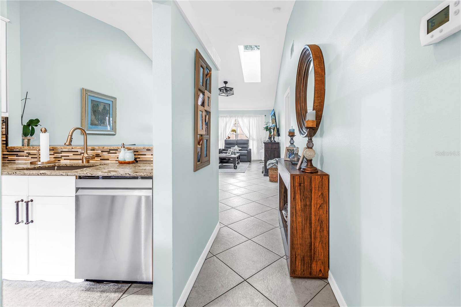 Image 2 of 46 For 228 Sun Vista Court N 70