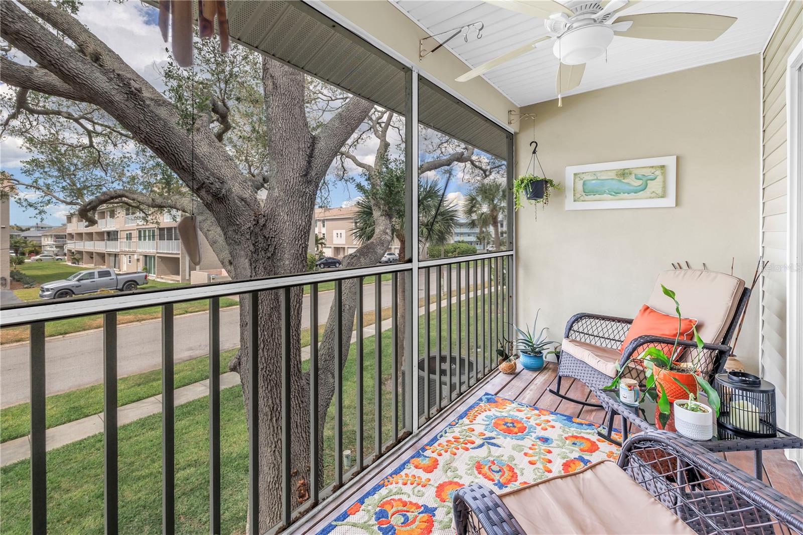 Image 24 of 46 For 228 Sun Vista Court N 70