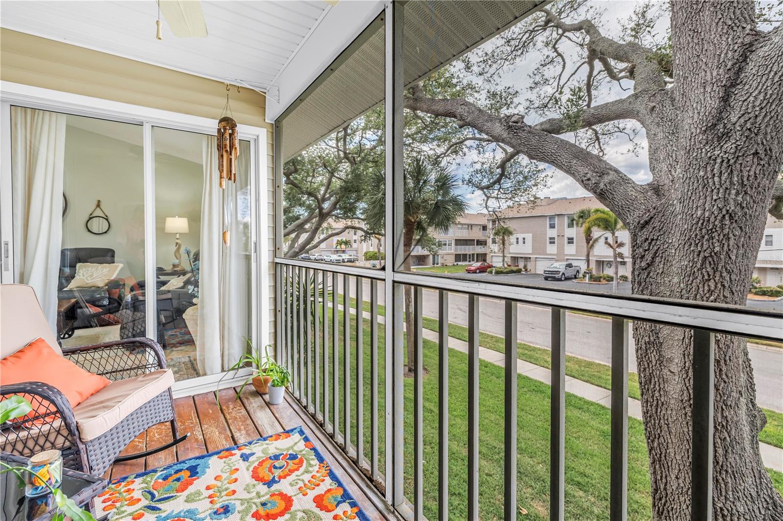 Image 25 of 46 For 228 Sun Vista Court N 70