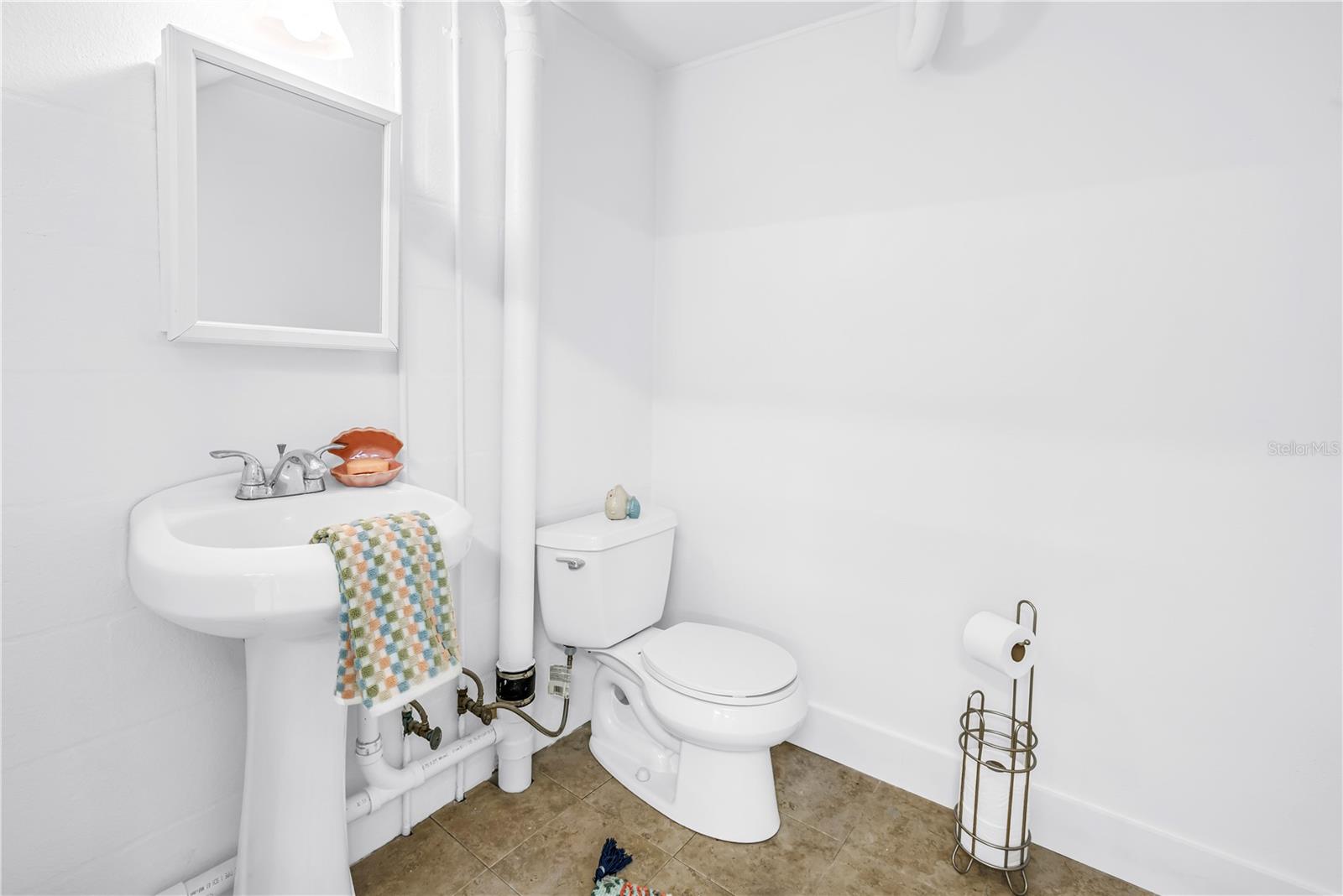 Image 29 of 46 For 228 Sun Vista Court N 70