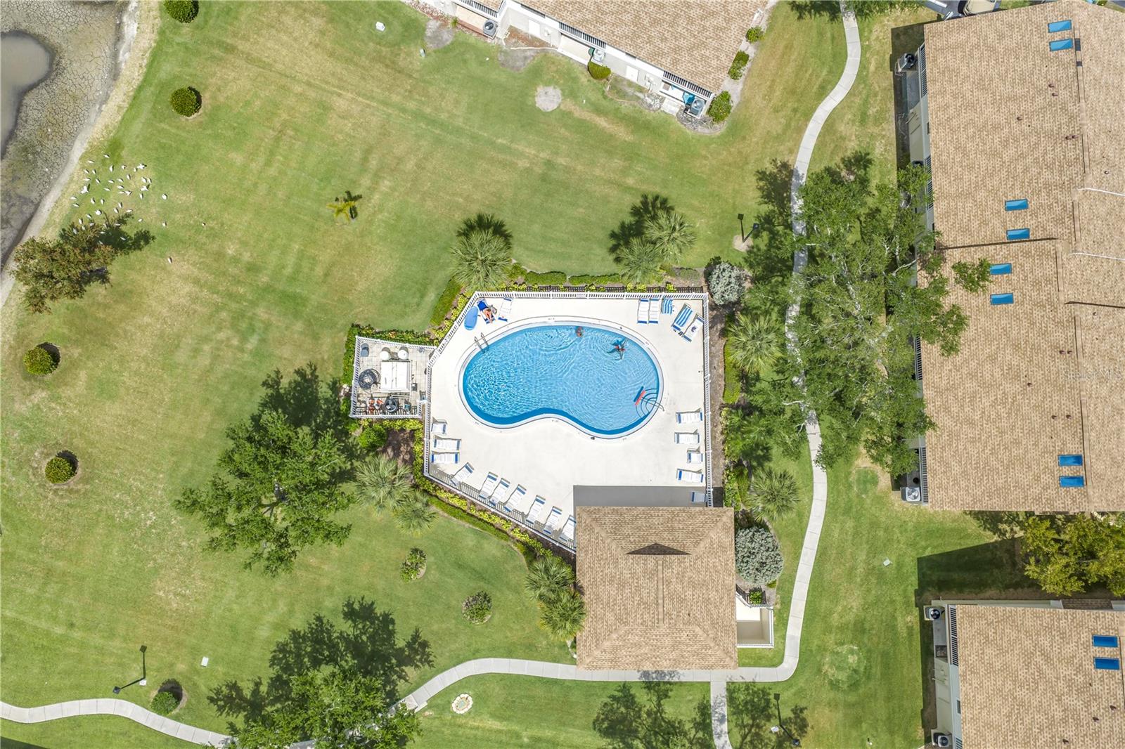 Image 33 of 46 For 228 Sun Vista Court N 70