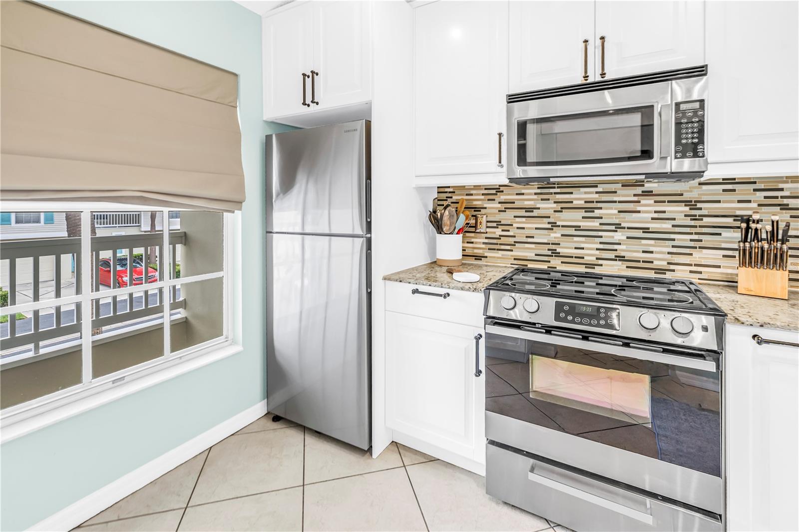 Image 4 of 46 For 228 Sun Vista Court N 70