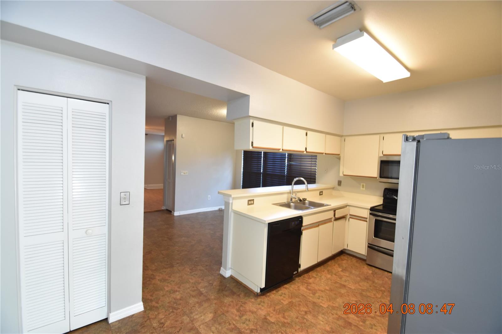 Image 14 of 47 For 2701 Penzance Street 2701