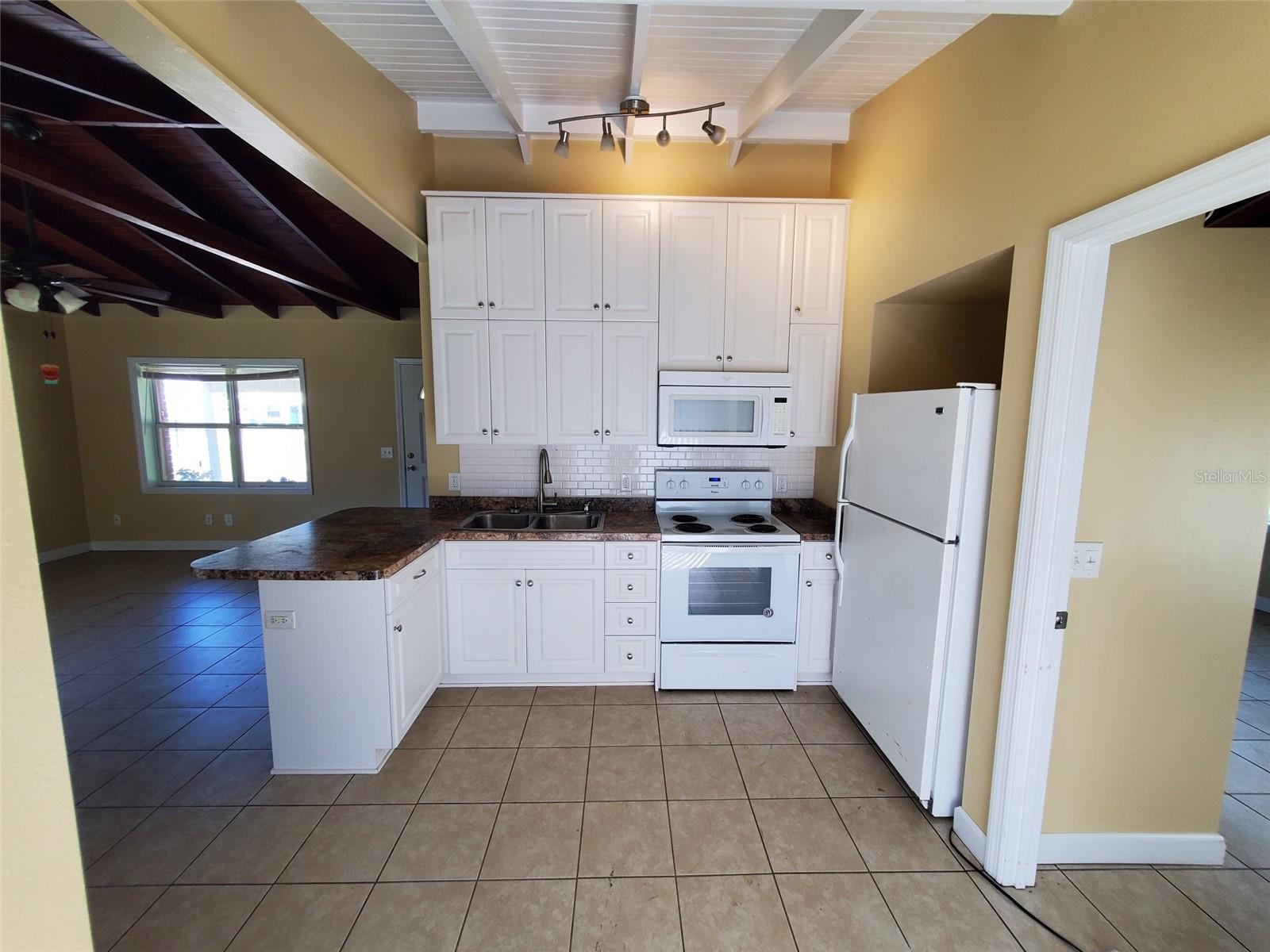 Image 11 of 17 For 37646 Hendley Avenue